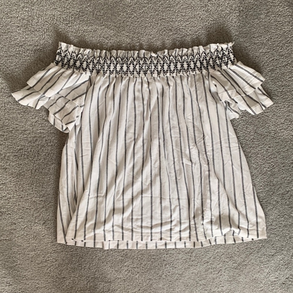 American Eagle Off-the-Shoulder Short Sleeve Shirt (Women’s S)